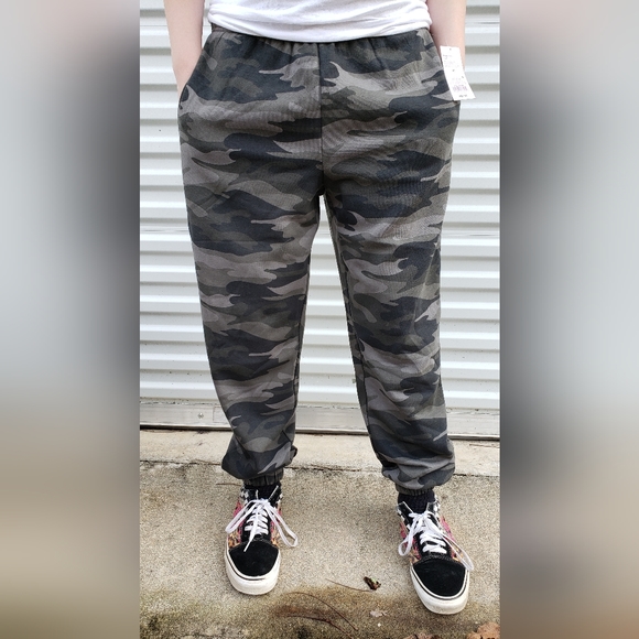 3 Pair of Wild Fable - Women's High-Rise Fleece Sweatpants - Size M in Camo - Picture 2 of 5